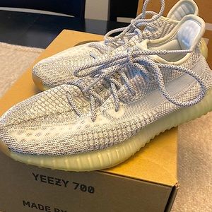 Yeezy 350 V2